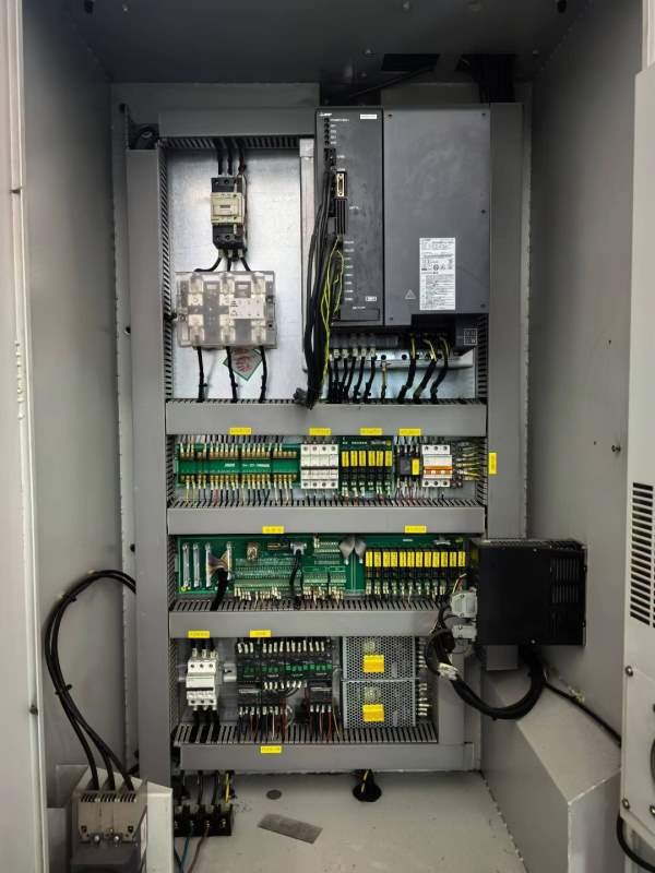 同款两台鸿光伟业850三轴滚柱线规主轴10000转带油冷机.