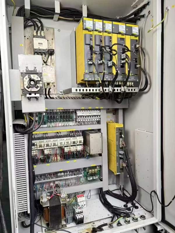 还剩后一台哈挺GX1000PLUS加工中心，系统发那科0i-MD.