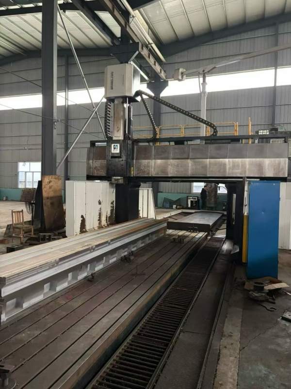 在位出售：国盛8米龙门，门宽3.5米，工作台2.5米8米，.