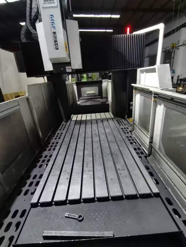 国盛3216龙门加工中心，工作台1.4米3米，门宽1.6米，.