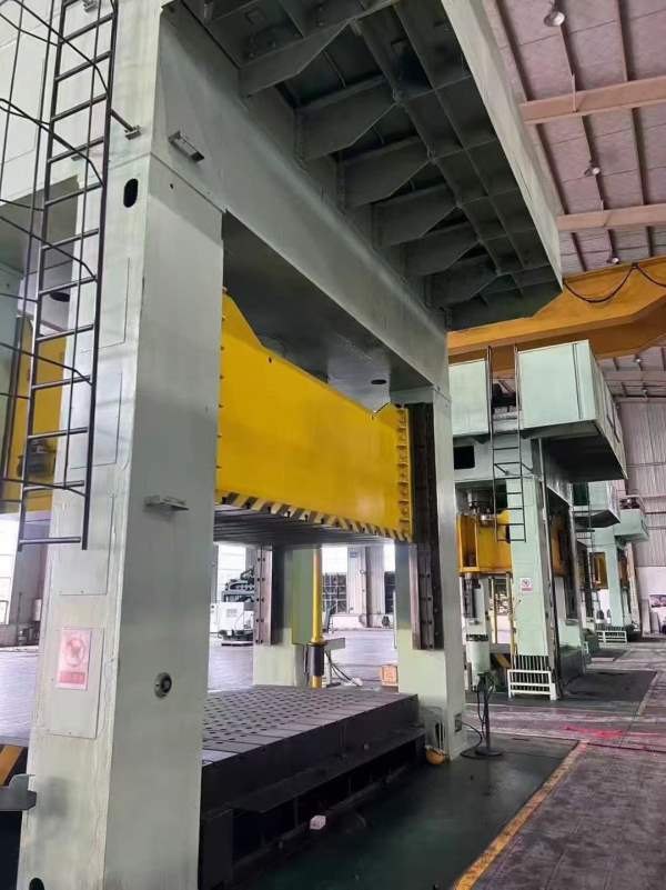 广东工厂刚买4台油压机  1200T 800T 630T两台 ，价格.