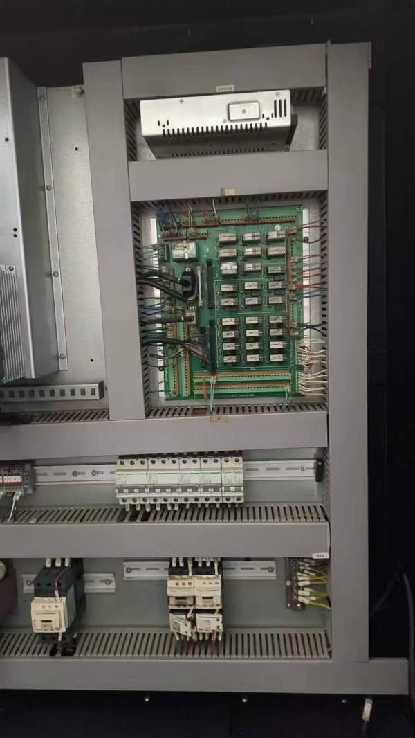 刚刚买下一台台群T500钻工中心，原版原漆，原装机况，.