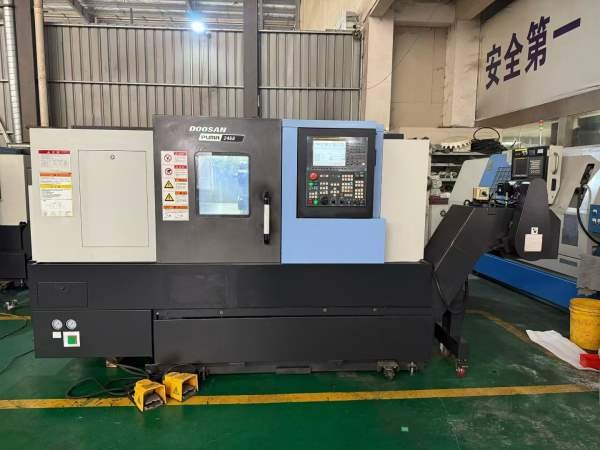 原版原漆同款两台斗山PUMA2450数控车床回转直径650mm.