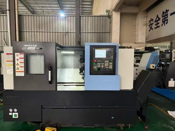 原版原漆同款两台斗山PUMA2450数控车床回转直径650mm.