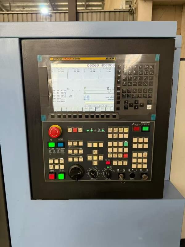 原版原漆同款两台斗山PUMA2450数控车床回转直径650mm.