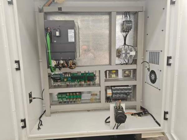 出售2022年嵩佑850立加，三菱M80系统，主轴12000转直.