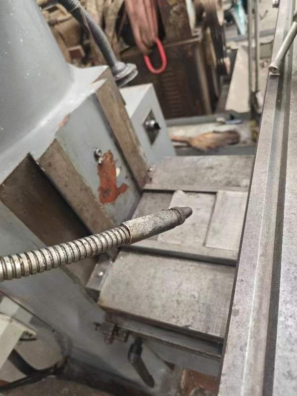 出售两台炮塔铣，后改数控，带后改数控四轴，成色好，.