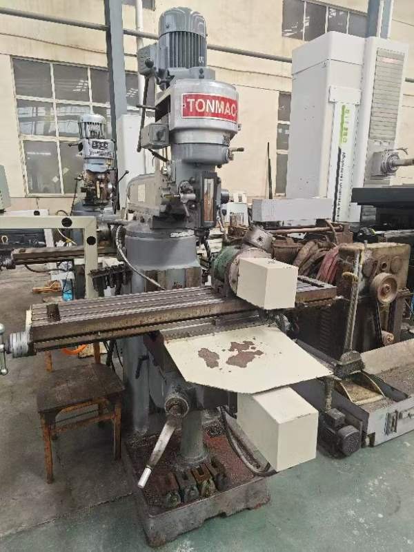 出售两台炮塔铣，后改数控，带后改数控四轴，成色好，.