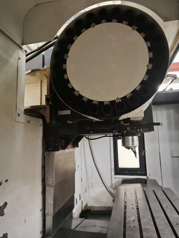 扬森1160立加，同款3台，，BT40罗毅主轴转速10000转，.