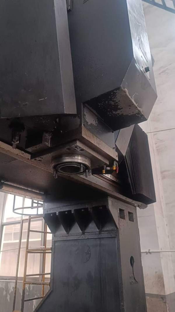 海天3028数控龙门，型号GLU2830，工作台32米，门宽2.8.