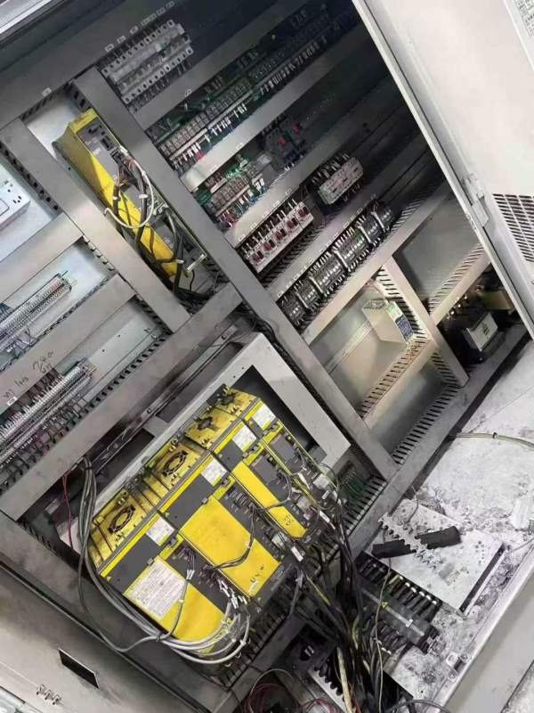 海天3028数控龙门，型号GLU2830，工作台32米，门宽2.8.