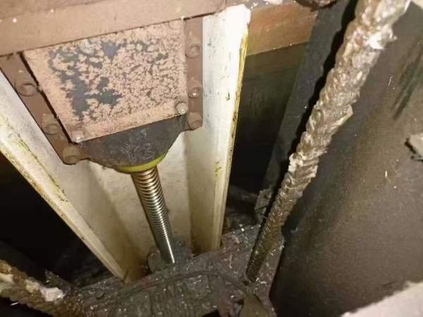 2017年一通855加工中心两线一硬，发那科mf系统，BT40.