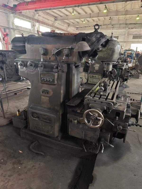 老国企使用万能回转头铣床X6232，带分度头只需1万元，.