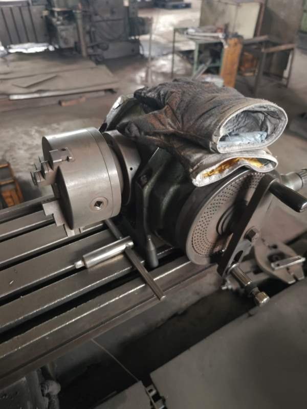 老国企使用万能回转头铣床X6232，带分度头只需1万元，.