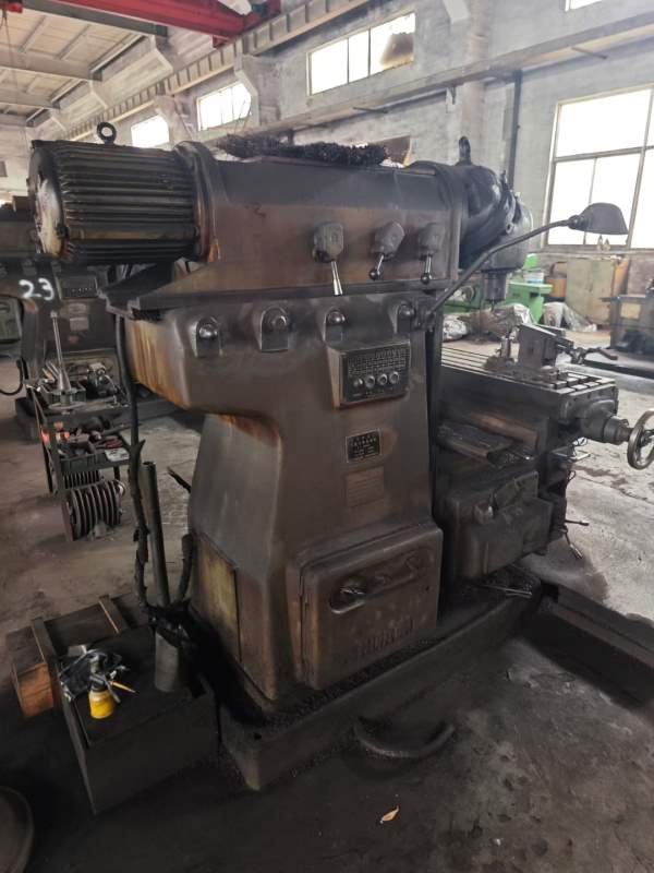 老国企使用万能回转头铣床X6232，带分度头只需1万元，.