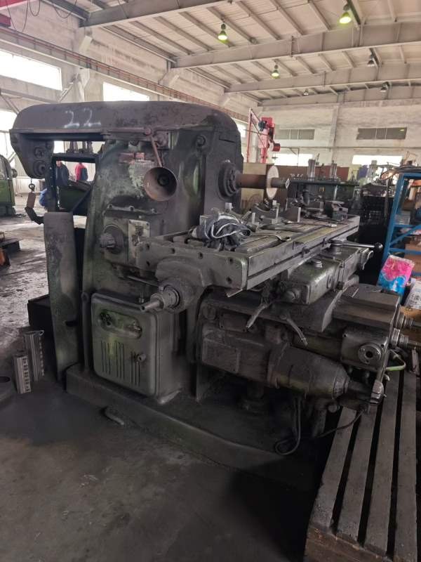 老国企使用中的X63铣床万能铣床，台面4001.7米，按重.