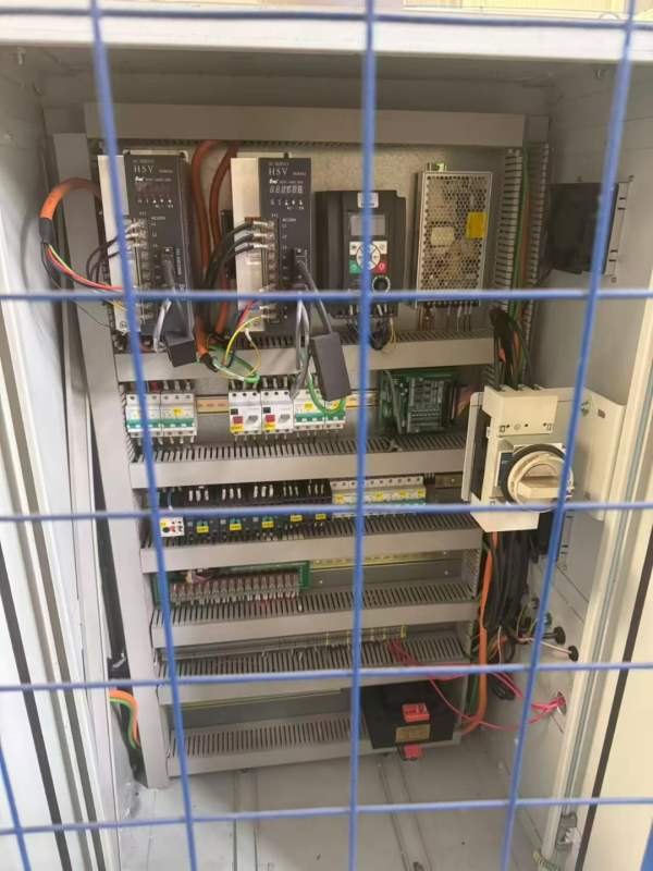 准新机:2022年威海华东MK13321米数控外圆磨，厂里买了.