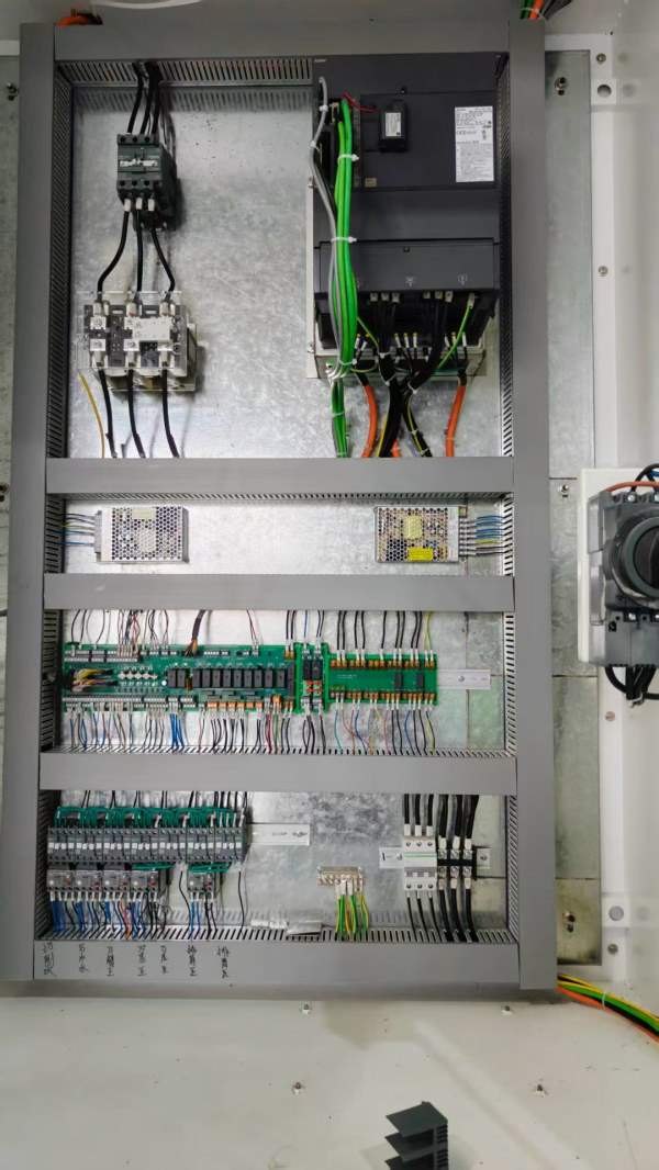 新到一台全新未用安徽维尔发1580两线一硬重型加工中心.