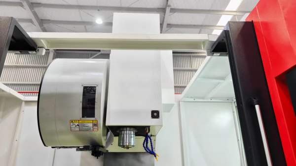 新到一台全新未用安徽维尔发1580两线一硬重型加工中心.