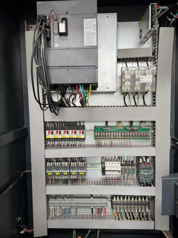 2022年克纳特1165加工中心，三菱M80系统，三轴45滚柱.