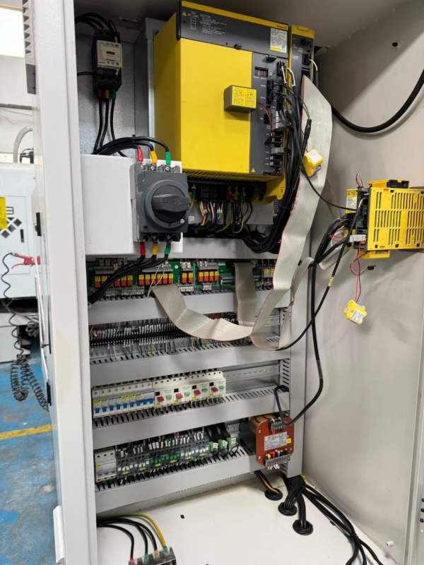 2023年捷甬达850加工中心，法那科mf Plus系统，三轴线.