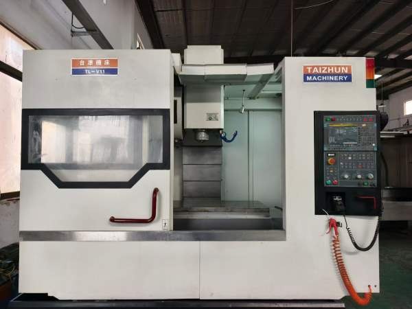 同款2台2022年，台准V11加工中心，法那科mf Plus系统.