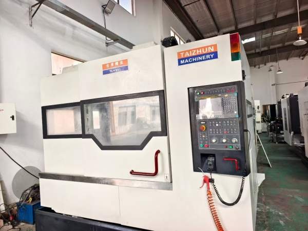 同款2台2022年，台准V11加工中心，法那科mf Plus系统.