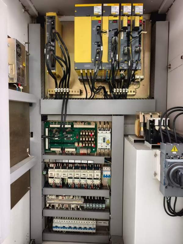 同款2台2022年，台准V11加工中心，法那科mf Plus系统.