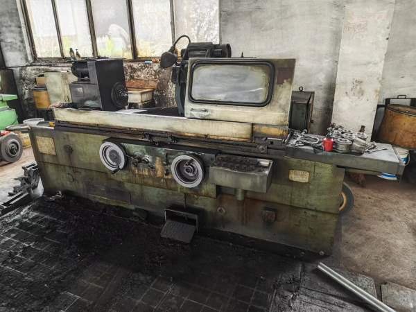 正宗上海机床厂M1432B1000mm万能外圆磨，价格不高