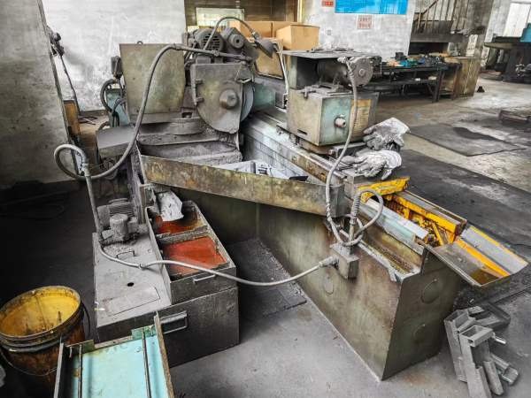 正宗上海机床厂M1432B1000mm万能外圆磨，价格不高