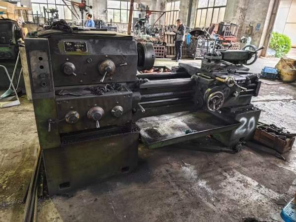 云南6140车床批发出售，几千元的机器，拿回去用，保准.
