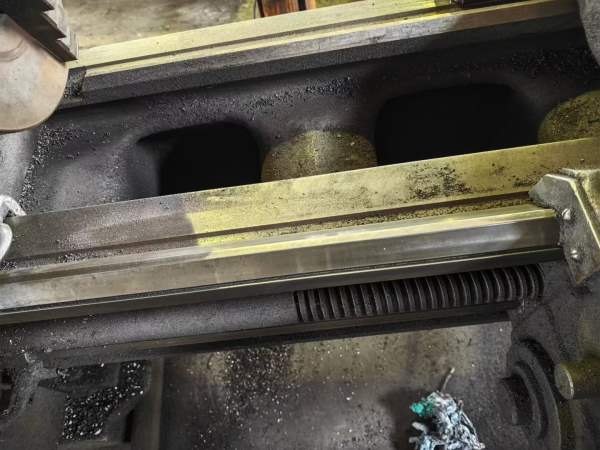 云南6140车床批发出售，几千元的机器，拿回去用，保准.