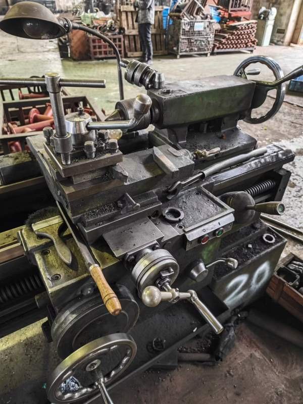 云南6140车床批发出售，几千元的机器，拿回去用，保准.