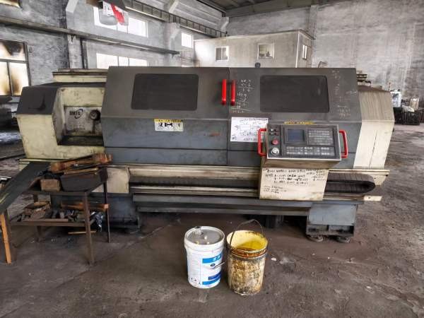 大连机床厂61501.5米数控车床，82大主轴孔，长度1.5米.