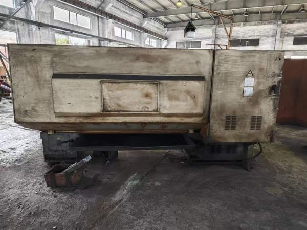 大连机床厂61501.5米数控车床，82大主轴孔，长度1.5米.