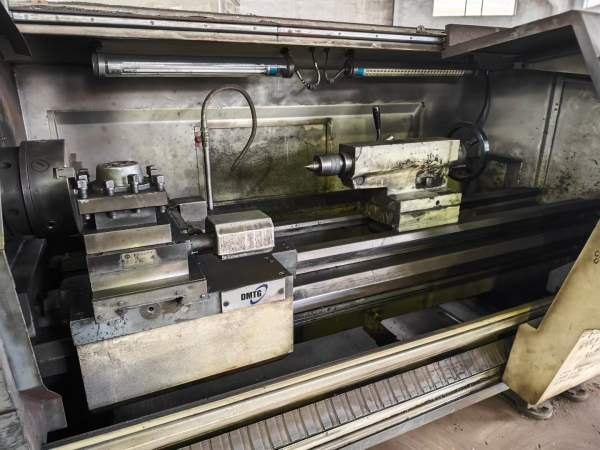 大连机床厂61501.5米数控车床，82大主轴孔，长度1.5米.