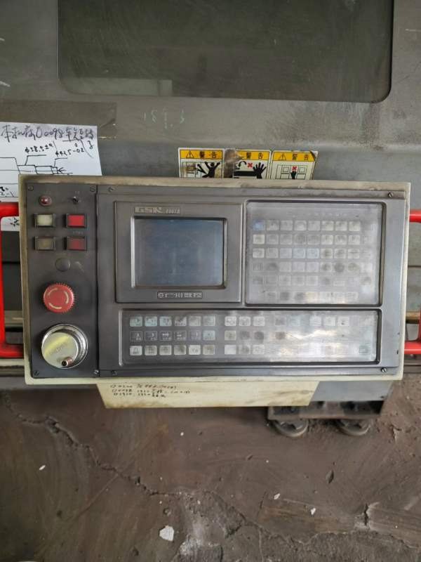 大连机床厂61501.5米数控车床，82大主轴孔，长度1.5米.