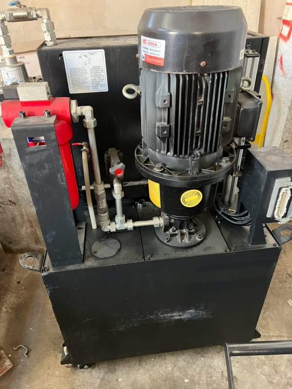 2023年准新安装基本未用纽威HM80TD双工作台卧加，三轴.