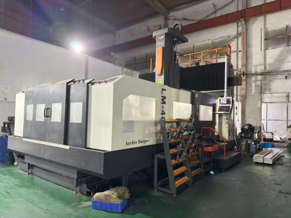 阿奇哈柏4027龙门加工中心发那科MFPLUS系统工作台2.5.