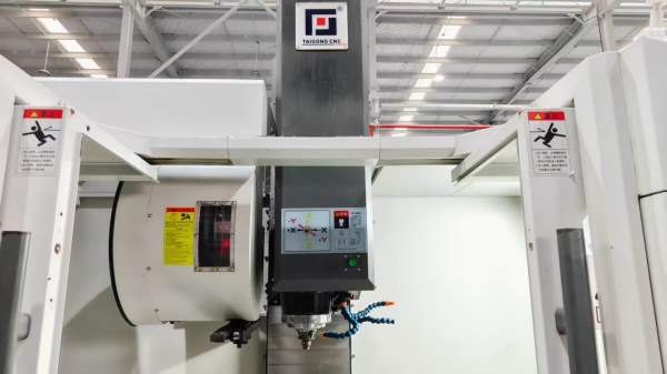 新到一台2023年台功850加工中心，三菱M80系统，BT40主.