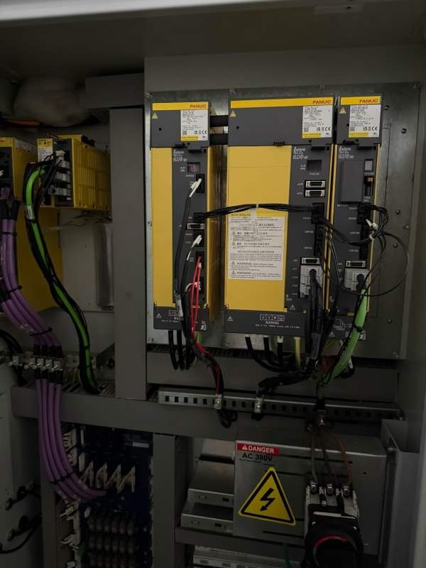 2023年出厂台湾程泰GLS200数控车床10寸选配卡盘12工位.