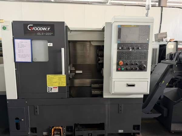 2023年出厂台湾程泰GLS200数控车床10寸选配卡盘12工位.