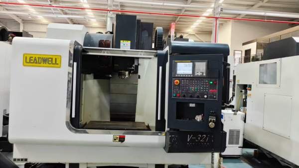 （军工厂非常少用）2017年台湾麗偉V-32i（856）加工中.