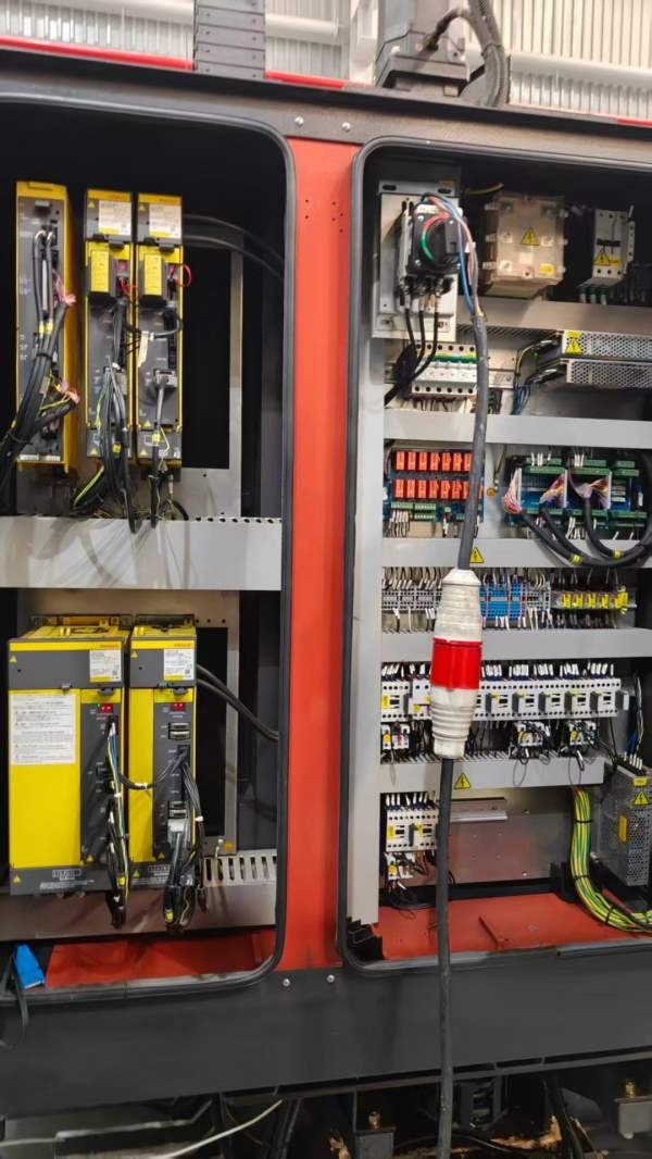 （军工厂非常少用）2017年台湾麗偉V-32i（856）加工中.