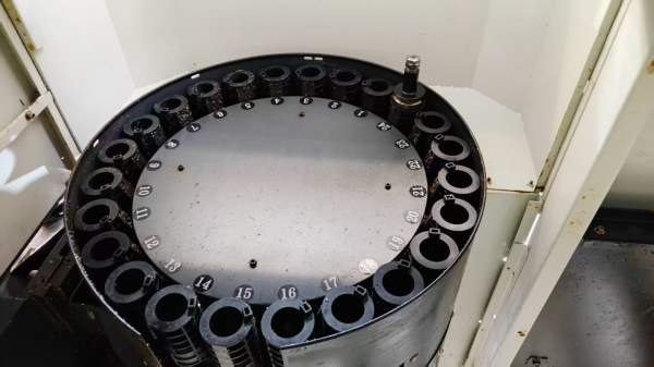 （军工厂非常少用）2017年台湾麗偉V-32i（856）加工中.