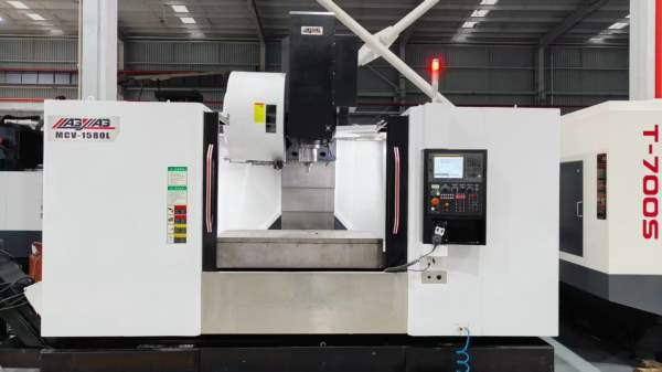 新到一台2023年安装少用良将两线一硬1580重型加工中心.