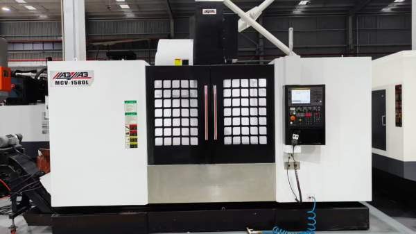 新到一台2023年安装少用良将两线一硬1580重型加工中心.