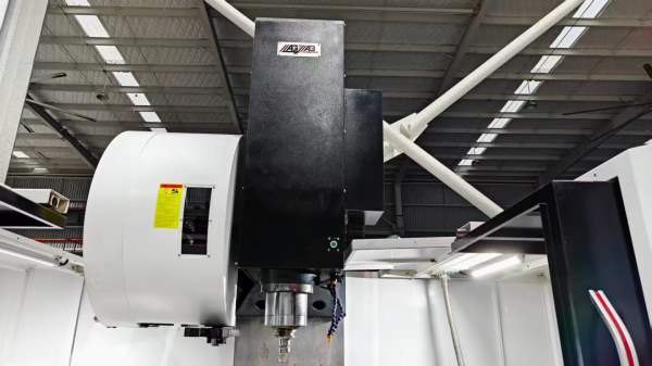 新到一台2023年安装少用良将两线一硬1580重型加工中心.