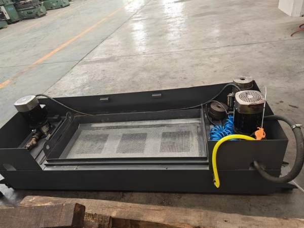 出售纽威2014年产VM702S立式加工中心，三线轨，主轴10.