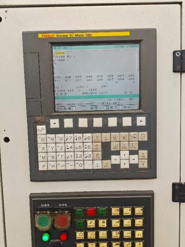 出售纽威2014年产VM702S立式加工中心，三线轨，主轴10.